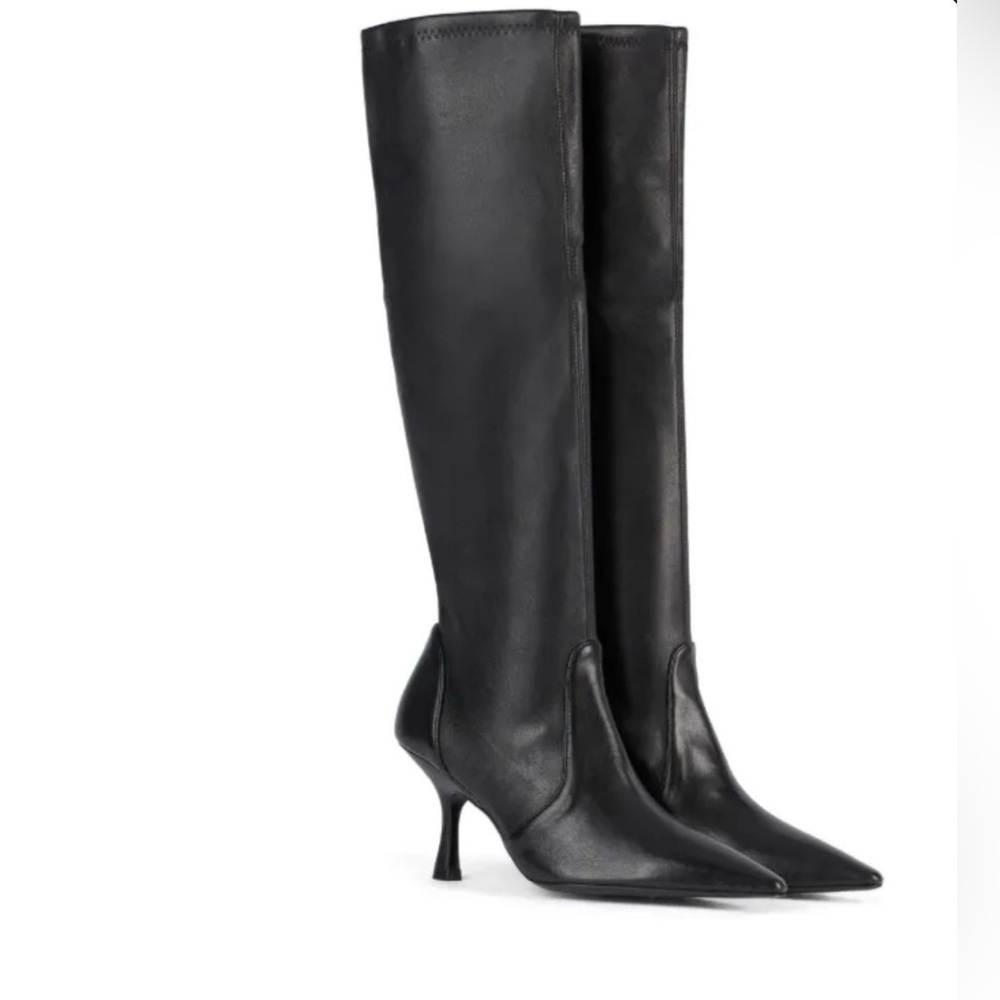 NWOT Stuart Weitzman pointed-toe boots size 9